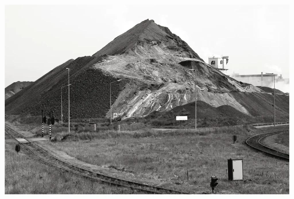 Dutch Mountains 120 x 80 cm) © Sander Steins