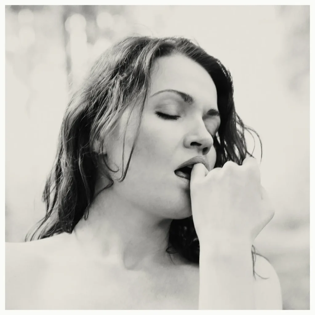 Ingvild (104 x 104 cm) © Sander Steins